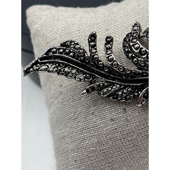 Vintage Silver Tone Dotted Feather  Brooch unsigned - Picture 3 of 11